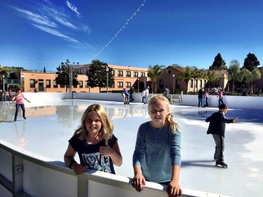 So amazing to have an outdoor ice skating rink right in Pt. Loma - wish it could be a roller rink year round!