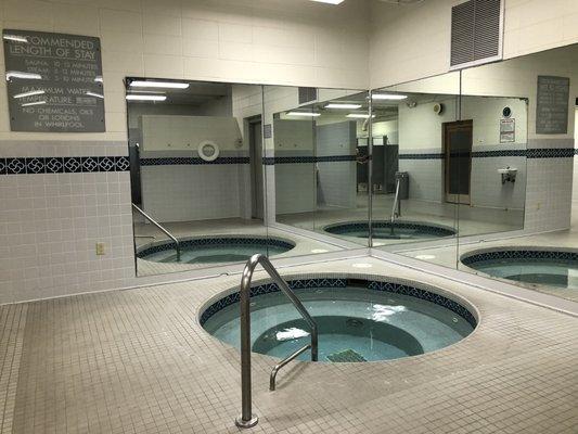 Hot tub in ladies room