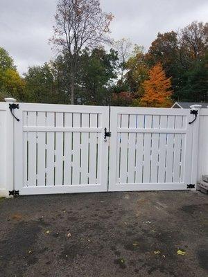 Double drive semi-privacy gates