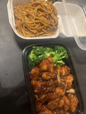 CS1. General Tso's Chicken (15.75), No rice L38. Lo Mein Side