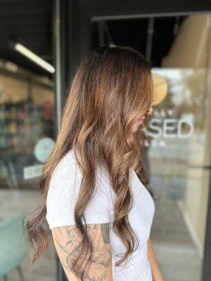 Teasylight / Balayage application on previously level 2 colored hair.