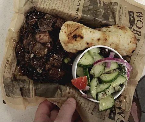 Glazed beef and cucumber salad