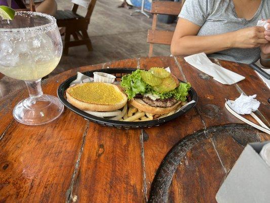 Hamburger with margarita