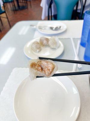 Steamed shrimp dumpling (har gow)