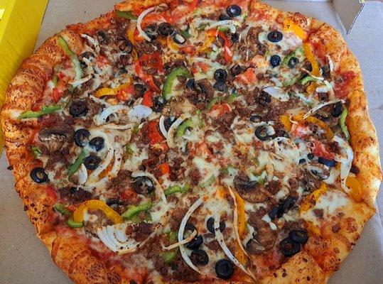 Veggies pizza with added beef