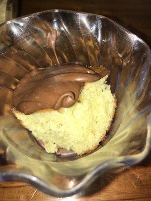 Yellow cake w/ chocolate frosting.