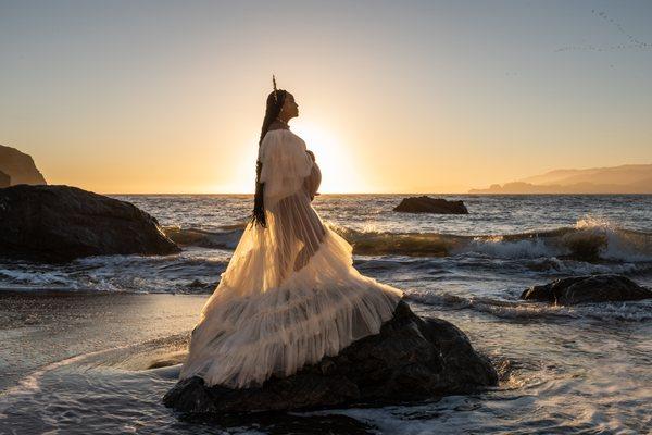 This mother-to-be glows! Let portrait photographer Constance Chu make your maternity photography breathtaking.