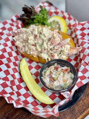 LBI Specialty Lobster Roll
Maine Lobster tossed in Mayo, Avocado, & Tomato
Served w/ a Pickle & Cole Slaw