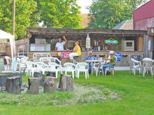 The awesome outdoor bar