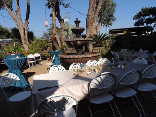 Tables arranged around the fountain