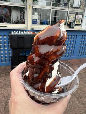 Hot fudge sundae