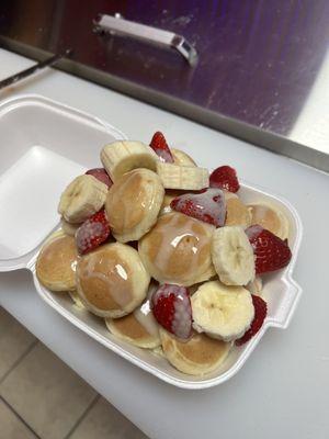 MINI PANCAKES WITH FRUIT!