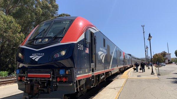 Southbound view on platform 1 of the coast starlight