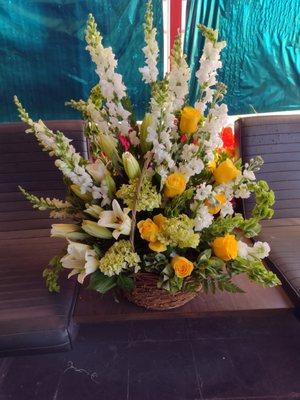 Peaceful basket arrangement (premium)