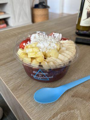 Tropical Acai bowl - add strawberries