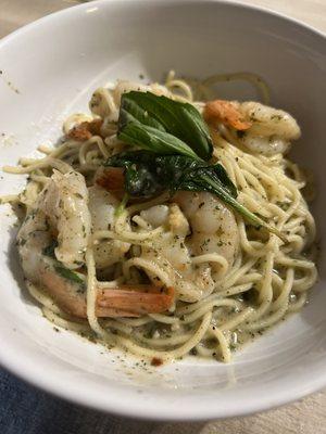 Spaghetti olive oil basil With shrimp