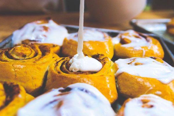 Fried and baked cinnamon rolls are delicious with yummy icing.