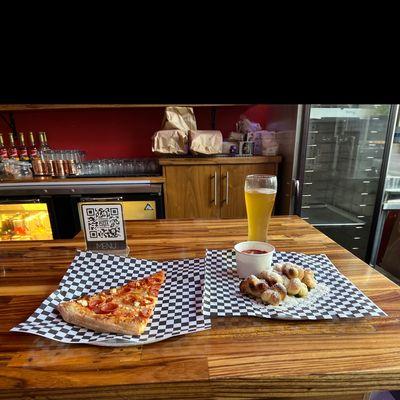 Combo slice, garlic knots and a lager