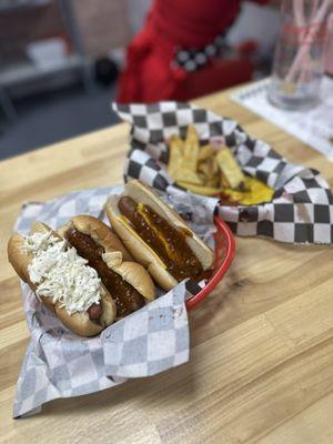 Chili dog, Chili cheese dog, Slaw dog