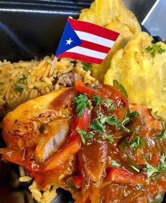 Filete de Chillo a la Criolla, Arroz con Gandules, Tostones / Red Snapper Fillet a la Criolla, Rice with Pigeon Peas, Fried Green Plantain