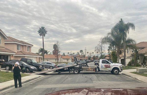 Liberty Towing completely blocking access to a cul-de-sac street for over a half an hour