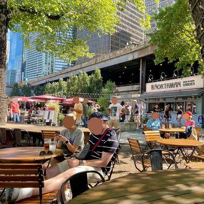 Lots of outdoor seating, a kiosk to order from, nice people