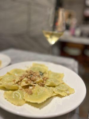 Ravioli di Ricotta con Mandorle e Miele dAcacia