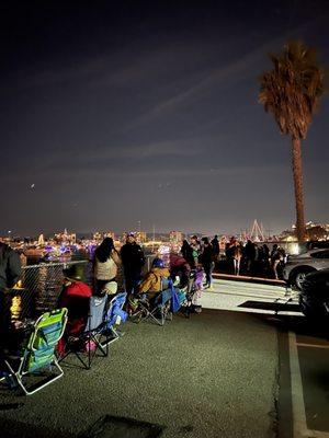 A FREE EVENT! A Packed House A Fleet of Lighted Holiday Decorated Floating Vessels & Music @ The Marina Del Rey Boat Parade Christmas 2021