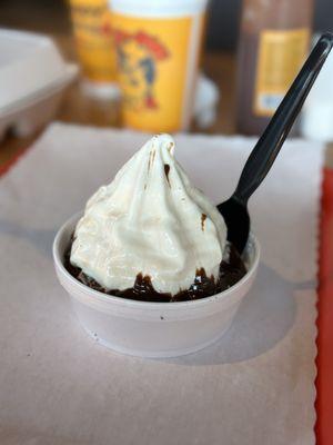 Hot fudge cake sundae