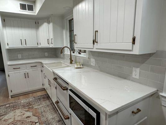 More Quartz Countertops to give you that crisp, clean aesthetic!