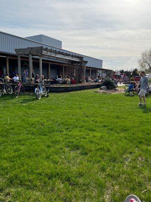 First outdoor live music of the year!