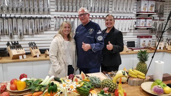 The iconic White House Chef Tour Knife Skills & Holiday Food Decoration class at our showroom