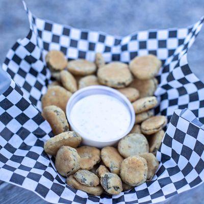 Fried pickles with parking ban (ranch, garlic, Parmesan)