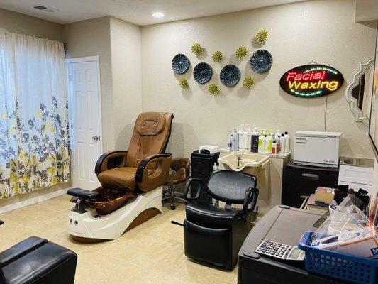 Pedicure and shampoo area.