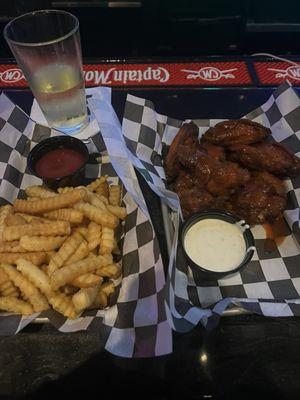 Chicken Wings & French Fries