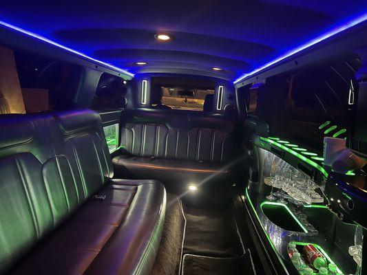 10 passenger limo