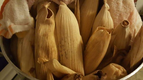 Se venden tamales sabado y domingo We sell tamales  saturday and Sunday