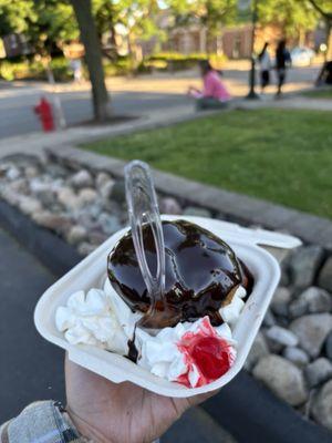 hot fudge cream puff sundae