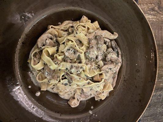 Fettuccine con funghi e crema di tartufo