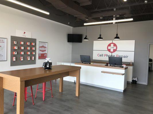 CPR cell phone repair Burnsville MN - Store interior