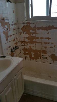 Ugly tiles and tub have it reglaze , i'll give you good prices call me 562-382-7175 Raul