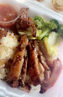 Honey glazed chicken with teriyaki sauce and spicy sauce