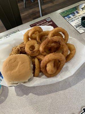 Chicken breast and onion ring basket