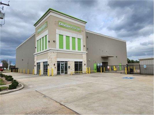 Beauty Image - Extra Space Storage at 8020 Eastex Fwy, Beaumont, TX 77708