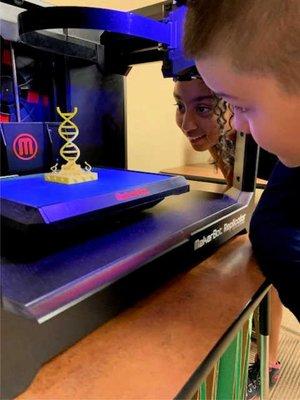 3D printer used by middle school students