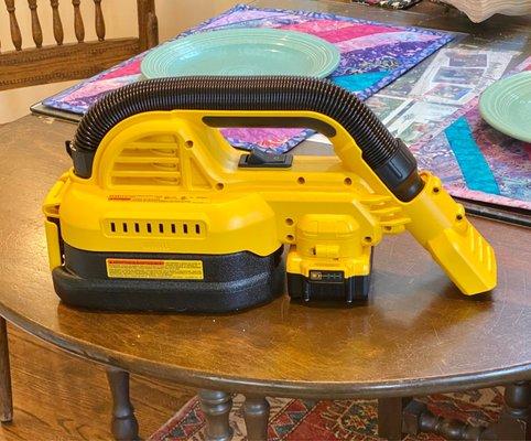 DeWalt 0.5 gallon shop vac