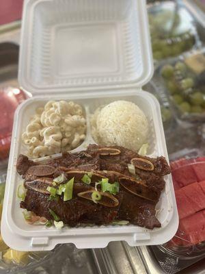 BBQ short rib with rice and macaroni sald