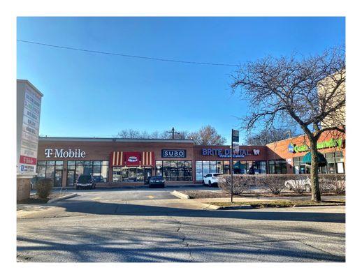 Mexican /Guatemalan Bakery. In Small Plaza w/Parking block from Kimball Brown CTA Station.(Lawrence/Kimball) Nice Service! Fresh Pastries!