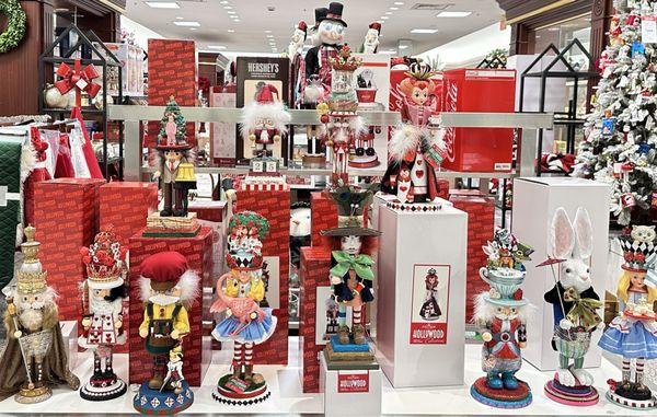 Favorite part of the store every blessed December.....  *:｡ﾟ"The Holiday Decor Department". *:｡ﾟ Cuteness in every corner.