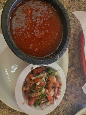 A bowl of salsa and pico.